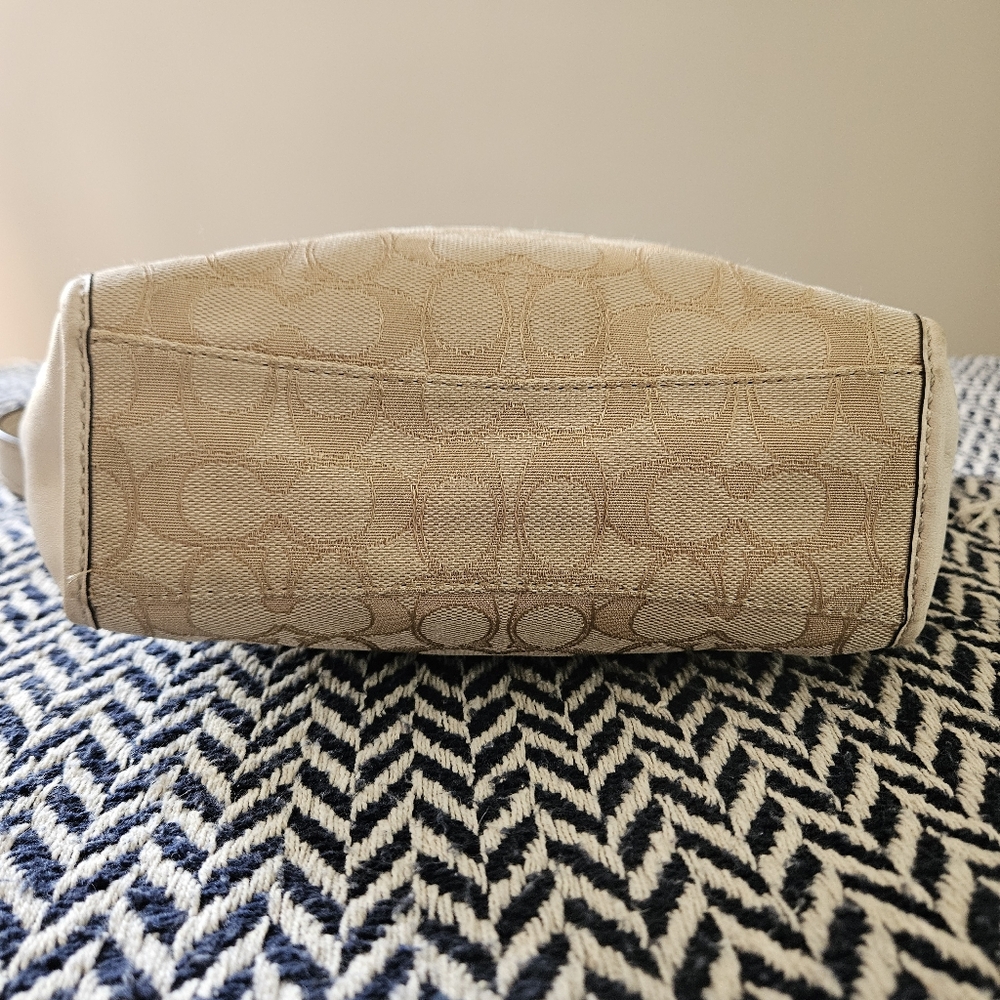 EUC Coach Dufflet Crossbody Purse w/ Signature Jacquard in Cream/Tan - Picture 13 of 15